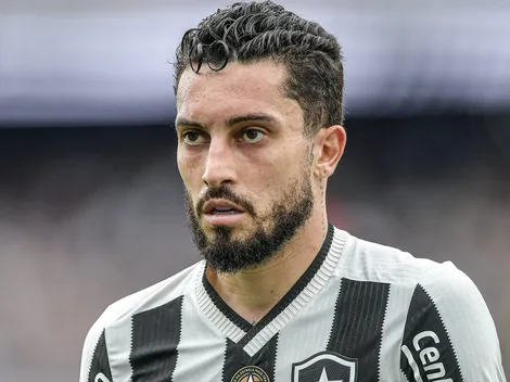 Alex Telles vê nova pré-temporada como chance no Botafogo