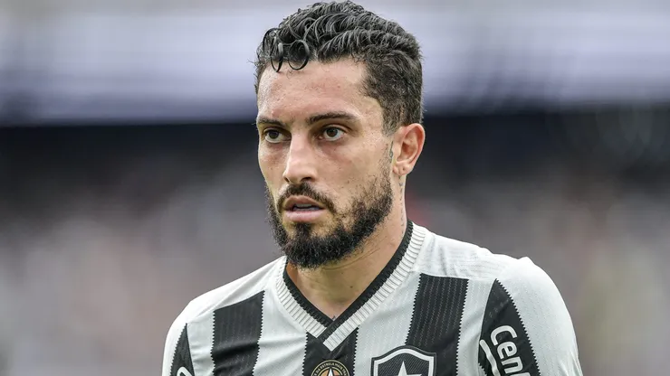 Alex Telles em ação pelo Botafogo . Foto: Thiago Ribeiro/AGIF