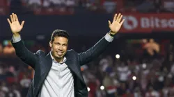 Hernanes ex jogador do Sao Paulo recebe homenagem antes da partida contra o Santos no estadio Morumbi pelo campeonato Brasileiro A 2022. Foto: Marcello Zambrana/AGIF