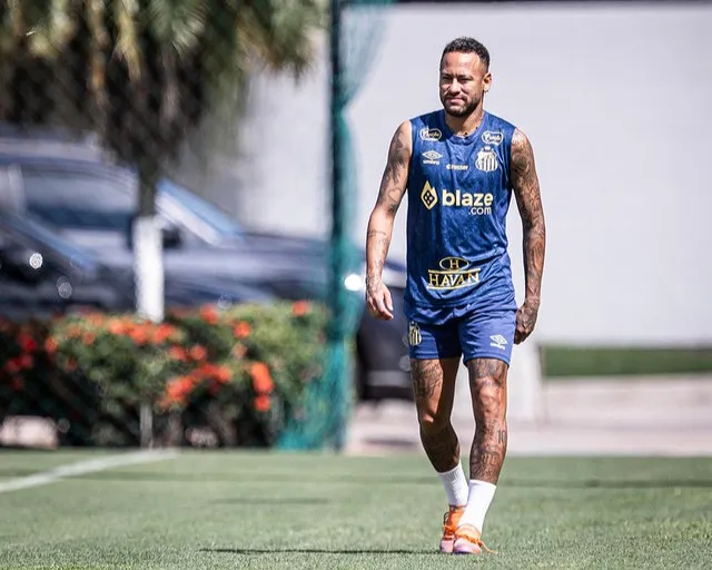 Neymar durante treino no Santos. Foto: Raul Baretta/Santos FC