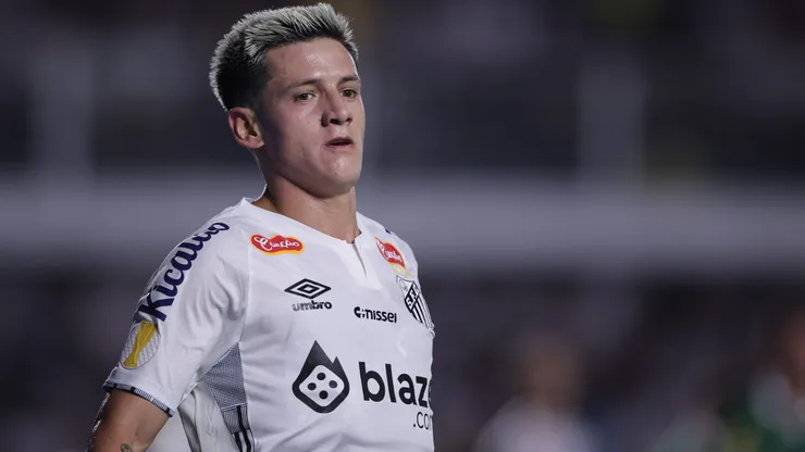 Participação de Leo Godoy na reapresentação do elenco do Santos irritou a torcida que mandou recado nas redes