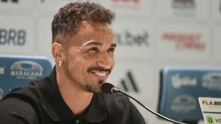 Danilo durante sua apresentacao oficial como jogador do Flamengo. Foto: Thiago Ribeiro/AGIF