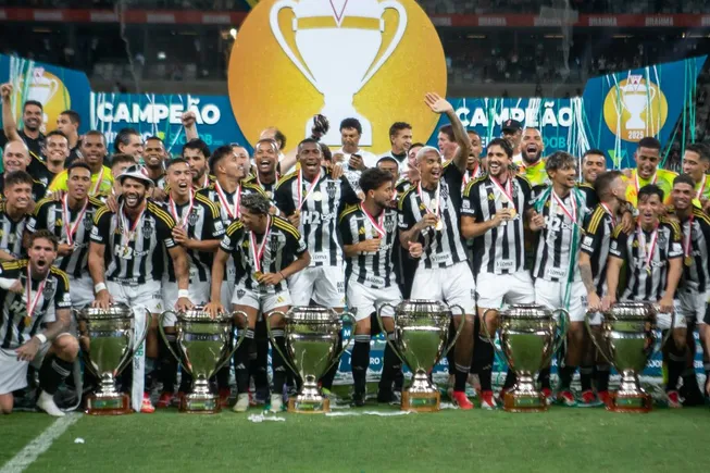 Jogadores do Atlético-MG comemoram titulo do Campeonato Mineiro 2025 – Foto: Fernando Moreno/AGIF