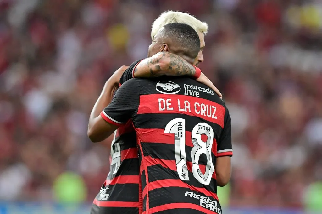 De La Cruz jogando pelo Mengão. Foto: Thiago Ribeiro/AGIF