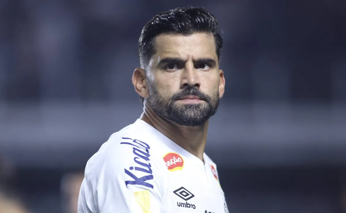 Playero Rincon Rincón entra na briga por vaga de titular no Santos