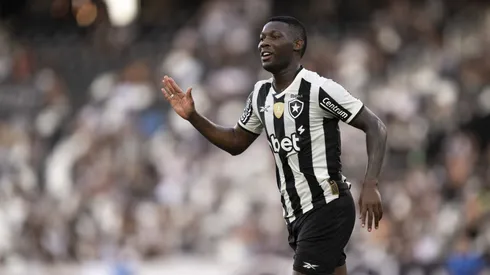 Patrick de Paula comemorando pelo Botafogo durante amistoso contra o Novorizontino - Foto: Jorge Rodrigues/AGIF