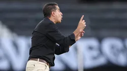 Renato Paiva fornece instruções aos jogadores do Botafogo. Foto: Vítor Silva/Botafogo.