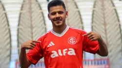 Óscar Romero durante apresentação no Internacional - Foto: Ricardo Duarte/Internacional