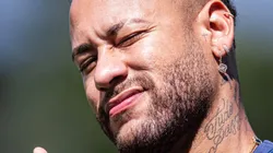 Neymar durante o treinamento deste sábado (22) no CT Rei Pelé