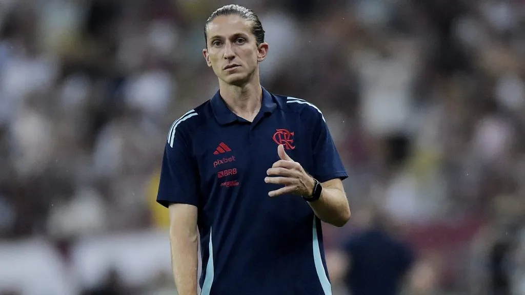 Filipe Luís durante partida. Foto: Alexandre Loureiro/AGIF