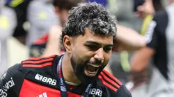 MG - BELO HORIZONTE - 10/11/2024 - COPA DO BRASIL 2024, ATLETICO X FLAMENGO - Jogador Gabriel Gabigol do Flamengo comemora o T[itulo de Campeao com a taca da copa do Brasil ao final da partida contra o Atletico no estadio Arena MRV pelo campeonato Copa Do Brasil 2024. Foto: Gilson Lobo/AGIF