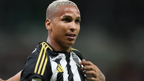 Deyverson comemorando gol durante partida entre Atlético-MG e Manaus, no Mineirão, pela Copa do Brasil.