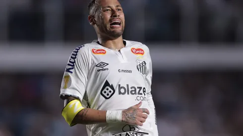 SP - SANTOS - 05/02/2025 - PAULISTA 2025, SANTOS X BOTAFOGO-SP - Neymar Jr. jogador do Santos lamenta durante partida contra o Botafogo-SP no estadio Vila Belmiro pelo campeonato Paulista 2025. Foto: Ettore Chiereguini/AGIF
