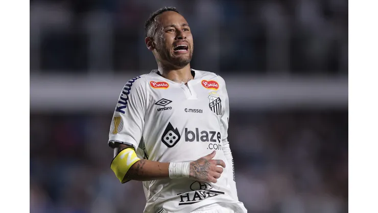SP - SANTOS - 05/02/2025 - PAULISTA 2025, SANTOS X BOTAFOGO-SP - Neymar Jr. jogador do Santos lamenta durante partida contra o Botafogo-SP no estadio Vila Belmiro pelo campeonato Paulista 2025. Foto: Ettore Chiereguini/AGIF