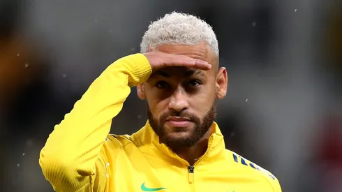 - Neymar vestindo camisa do Brasil