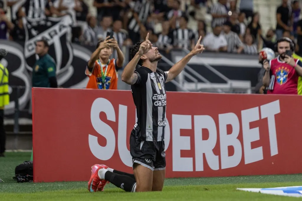 Centroavante vive um momento positivo pelo Ceará. Foto: Lucas Emanuel/AGIF