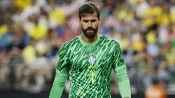 Alisson ainda não repetiu as atuações do Liverpool na Seleção (Photo by Kevork Djansezian)