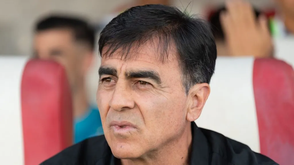 Foto: Luis Occhi/Getty Images – Quinteros pediu novo zagueiro e destaque de time argentino deve chegar em junho.