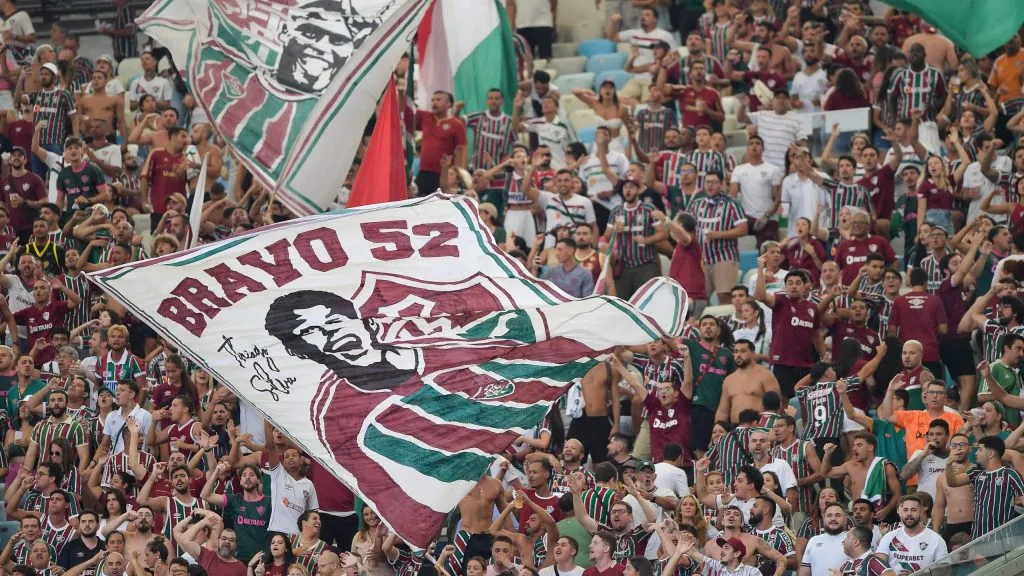 Torcida do Fluminense durante partida contra Flamengo no estádio Maracanã pelo campeonato Carioca 2025. Foto: Thiago Ribeiro/AGIF