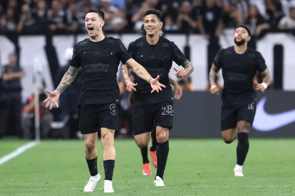 Garro jogador do Corinthians comemora seu gol – Foto: Marcello Zambrana/AGIF