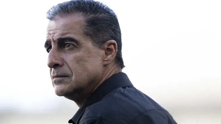 Renato Paiva ganha elogios em início de trabalho no Botafogo.