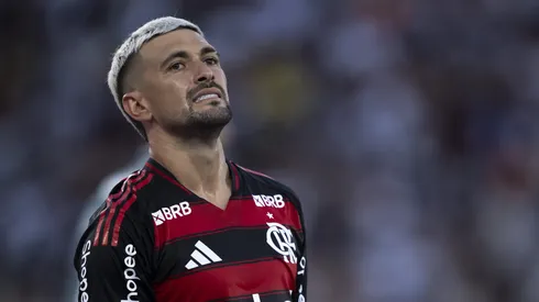 Meia se considera feliz no Mengão - Foto: Jorge Rodrigues/AGIF.