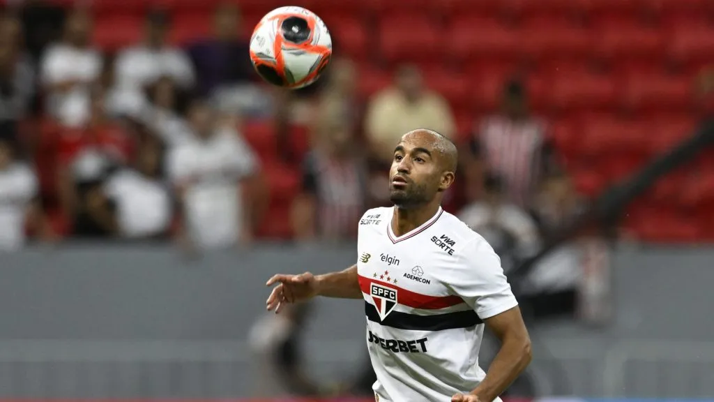 Lucas Moura jogador do São Paulo durante partida contra o Velo Clube no estádio Mane Garrincha pelo campeonato Paulista 2025. Foto: Mateus Bonomi/AGIF