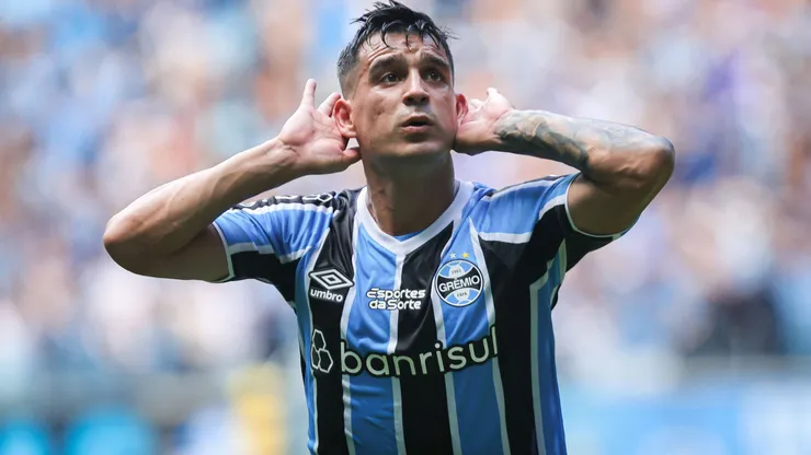 Cristaldo não vem tendo muitas oportunidades com Quinteros e o Grêmio poderia negociar o jogador.
