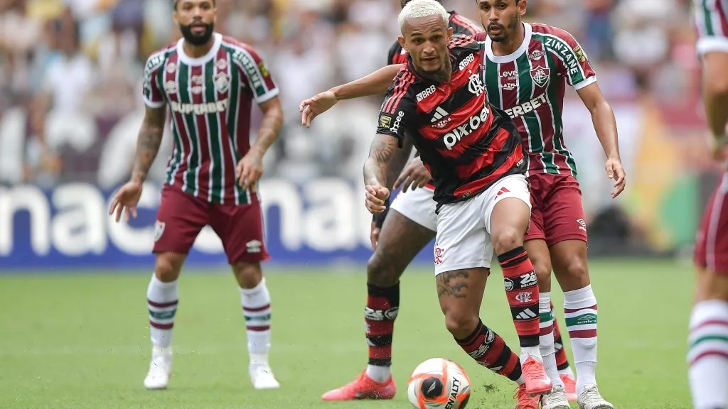 Wesley durante partida. Foto: Thiago Ribeiro/AGIF