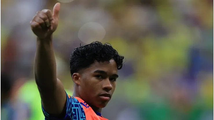 Torcida do Palmeiras pede mais oportunidades para Endrick.