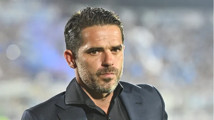 Fernando Gago pode liberar lateral reserva para o Peixe.