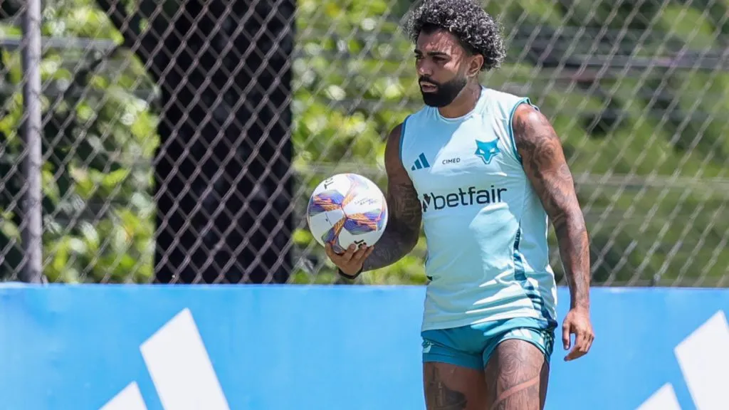Gabigol durante treinamento. Foto: Gilson Lobo/AGIF