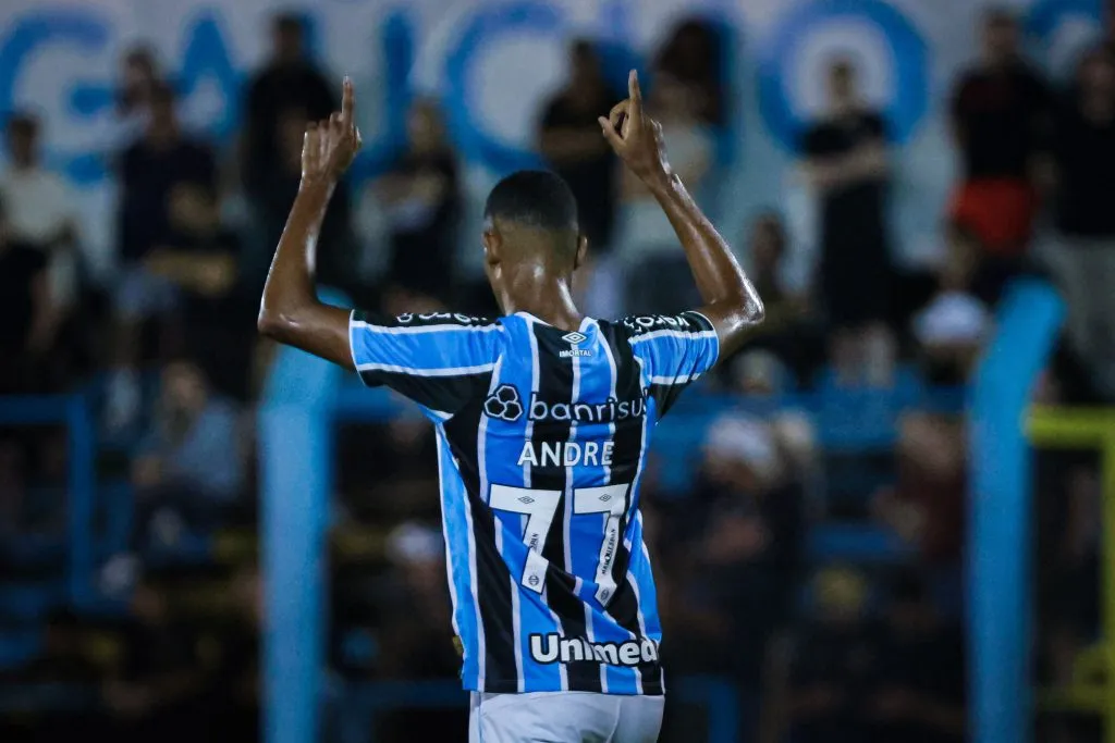 André Henrique pode deixar o Grêmio até meados de abril – Foto: Maxi Franzoi/AGIF