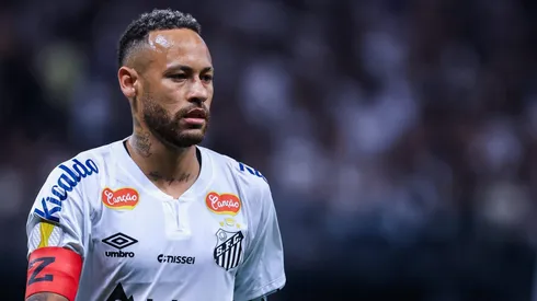 Neymar em partida pelo Santos. Foto: Marcello Zambrana/AGIF