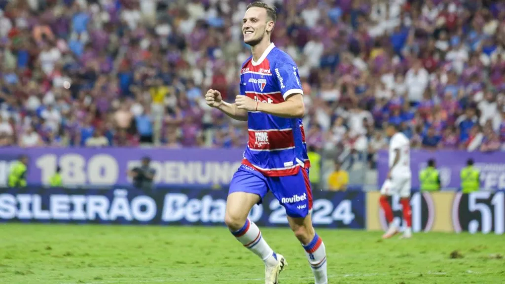 Pochettino jogador do Fortaleza comemora seu gol durante partida contra o Bahia no estádio Arena Castelão pelo campeonato Brasileiro A 2024. Foto: Lucas Emanuel/AGIF