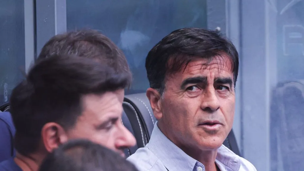 Foto: Maxi Franzoi/AGIF – Quinteros colocou o camisa 10 no banco e apostou em Miguel Monsalve.