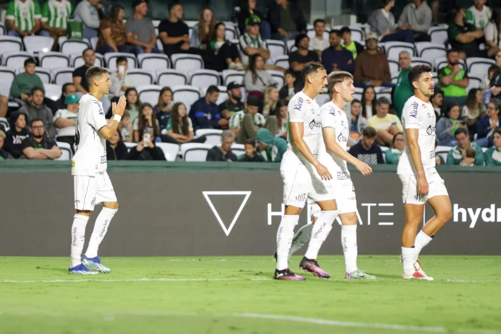 DEIVID WASHINGTON jogador do Santos comemora seu gol –  Foto: Robson Mafra/AGIF