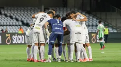 Jogadores do Santos - Foto: Robson Mafra/AGIF