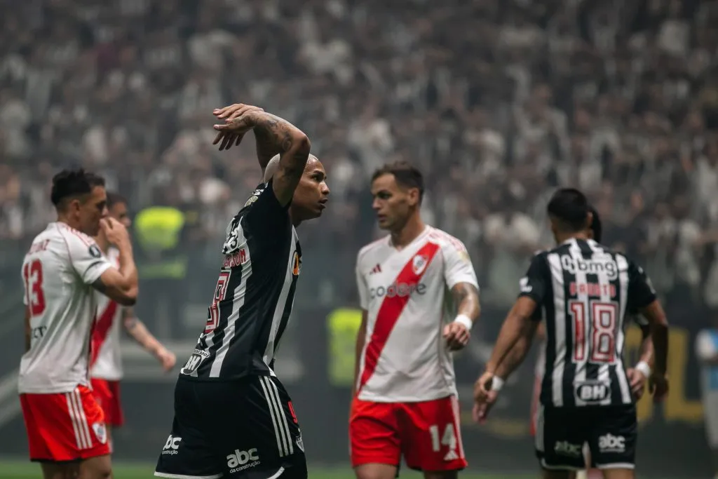 No ano passado, Deyverson fez dois gols no River, pela semifinal da Libertadores. Foto: Fernando Moreno/AGIF