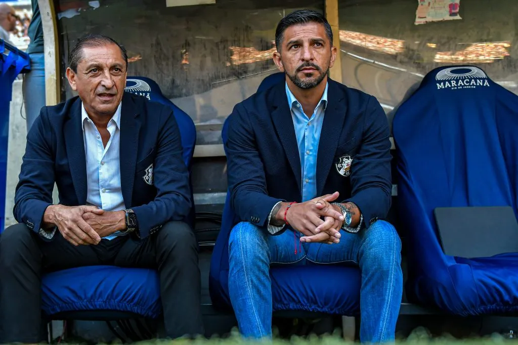 RJ – RIO DE JANEIRO – 17/03/2024 – CARIOCA 2024, NOVA IGUACU X VASCO – Ramon Diaz e Emiliano Diaz tecnico e auxiliar tecnico do Vasco durante partida contra o Nova Iguacu no estadio Maracana pelo campeonato Carioca 2024. Foto: Thiago Ribeiro/AGIF