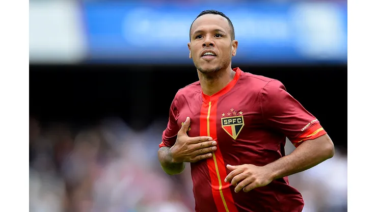 Luis Fabiano, ex-atacante do Sao Paulo comemora seu gol durante partida contra o Vasco pelo Campeonato Brasileiro A 2015 no estadio do Morumbi .