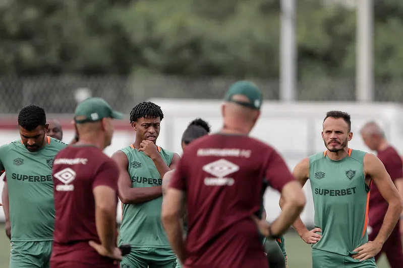 Mano Menezes em treino do Fluminense – FOTO: LUCAS MERÇON / FLUMINENSE F.C.