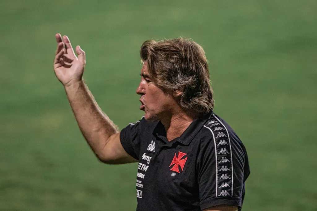 Ricardo Sá Pinto acabou tendo uma passagem apagada pelo Vasco, em 2020. Foto: Heber Gomes/AGIF