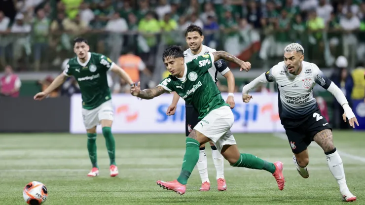 Facundo Torres jogador do Palmeiras durante partida contra o Corinthians - Foto: Marcello Zambrana/AGIF