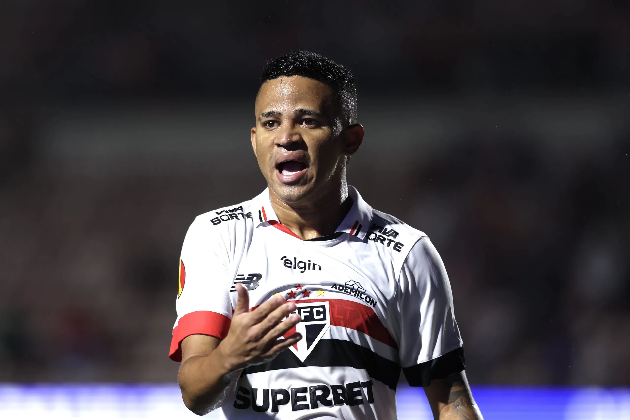 SP – SAO PAULO – 29/01/2025 – PAULISTA 2025, PORTUGUESA X SAO PAULO – Erick jogador do Sao Paulo durante partida contra o Portuguesa no estadio Pacaembu pelo campeonato Paulista 2025. Foto: Marcello Zambrana/AGIF