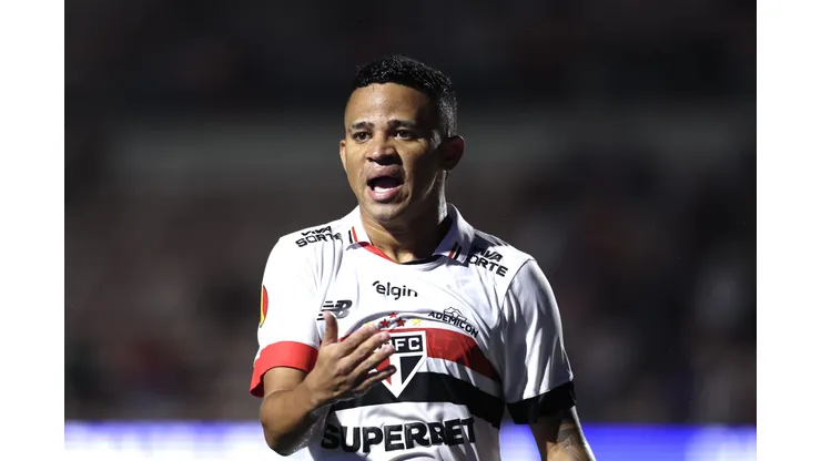 SP - SAO PAULO - 29/01/2025 - PAULISTA 2025, PORTUGUESA X SAO PAULO - Erick jogador do Sao Paulo durante partida contra o Portuguesa no estadio Pacaembu pelo campeonato Paulista 2025. Foto: Marcello Zambrana/AGIF