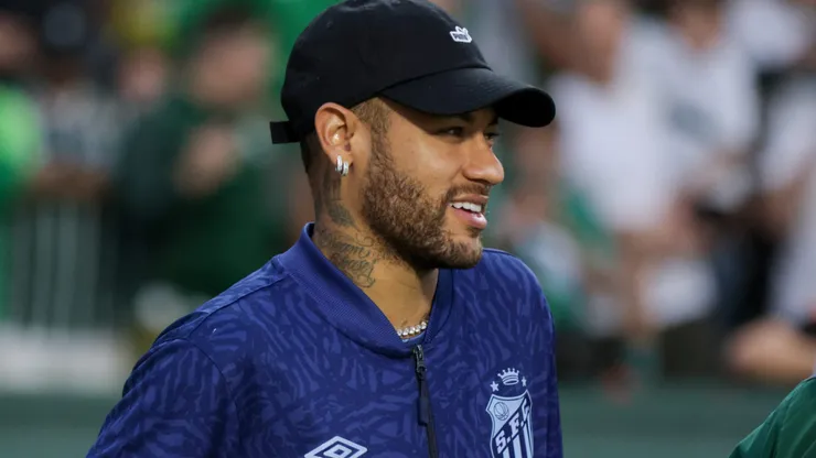 Neymar durante partida amistosa entre Coritiba e Santos, no Estádio Couto Pereira.