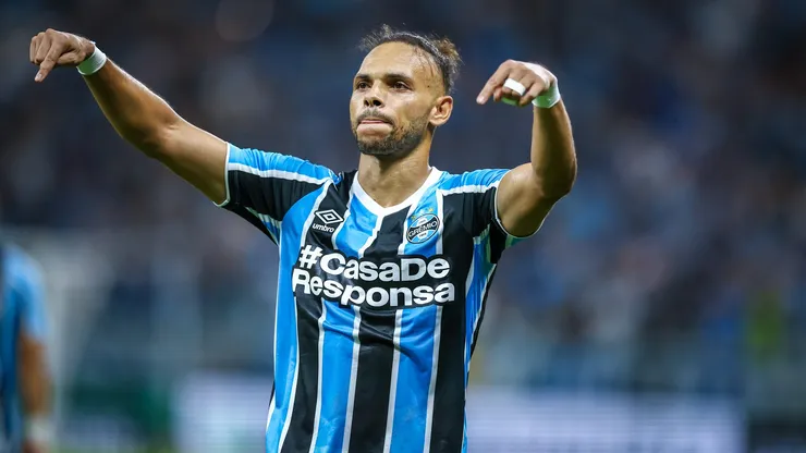 Braithwaite comemora um dos gols feitos com a camisa do Grêmio. Foto: Lucas Uebel/Grêmio.