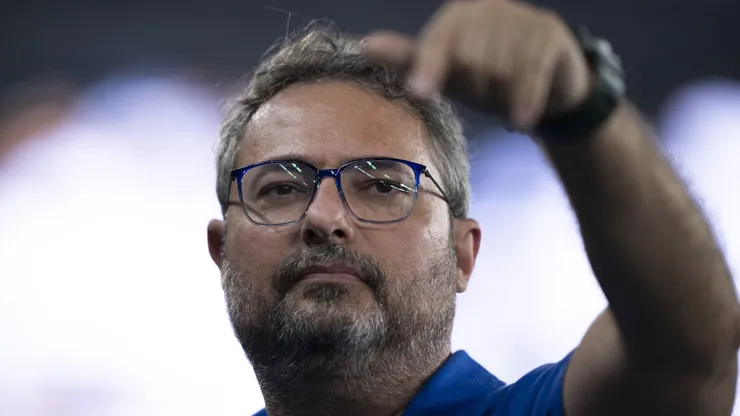 RJ - RIO DE JANEIRO - 27/07/2024 - BRASILEIRO A 2024, BOTAFOGO X CRUZEIRO - Alexandre Mattos diretor de futebol do Cruzeiro antes da partida contra o Botafogo no estadio Engenhao pelo campeonato Brasileiro A 2024.