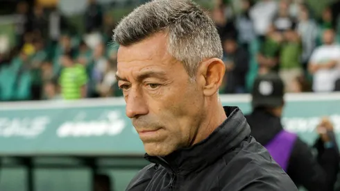 Pedro Caixinha durante amistoso entre Coritiba e Santos, no Estádio Couto Pereira.